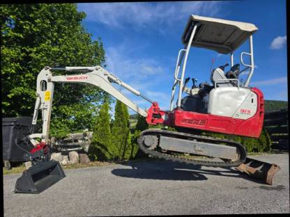 Bild 2:Takeuchi TB216