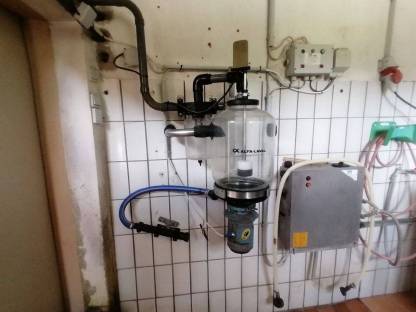 Bild 3:Komplette Alfa-Laval Rohrmelkanlage inkl. Leitungen