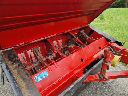 Bild 3:Pöttinger Ladewagen 25