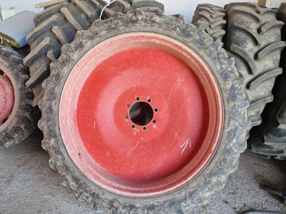 Reifen 270/95 R32 (11.2 R32) mit 8-Loch-Felge Fendt 300, 400