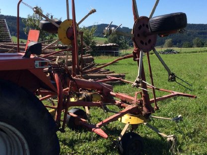 Bild 2:Pöttinger Hit 58 Kreiselheuer Heuwender (Verschleißteile neu)