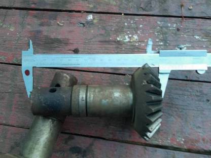 Bild 5:2 Kegelzahnrad-Wellen Mengle Miststreuer