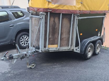 Bild 3:Pferdeanhänger