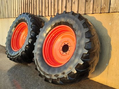 Bild 2:Reifen mit Felge 650/65 R38 Michelin