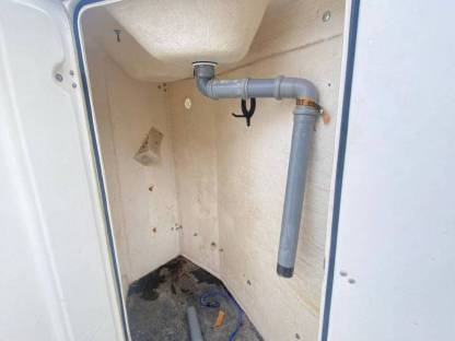 Bild 6:Umgebauter Pferdeanhänger