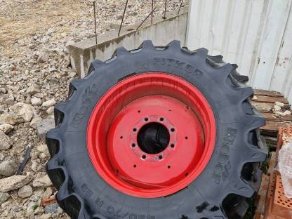 Bild 2:Fendt Reifen 480/70 R28 mit Felge