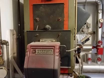 Bild 4:Holzkessel und Ölkessel