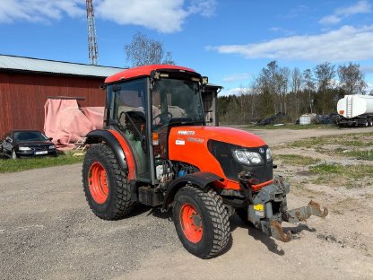 Bild 2:Traktor Kubota M8540