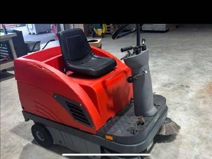 Bild 2:Hako Jonas 900 Aufsitz Kehr-Saugmaschine Sweepmaster