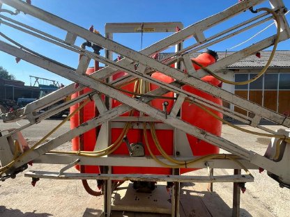 Bild 4:Feldspritze 12m