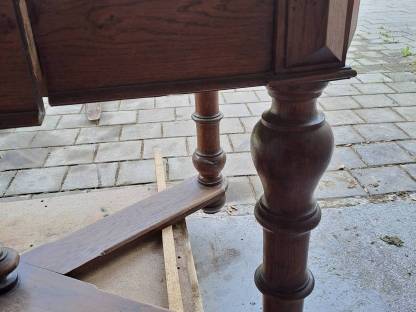 Bild 3:Altdeutscher Tisch mit Lade