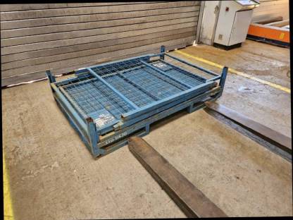 Bild 3:Gitterbox Brennholzregale Holzlagerung