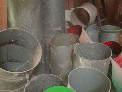 Bild 2:Gebläse und Milchtank