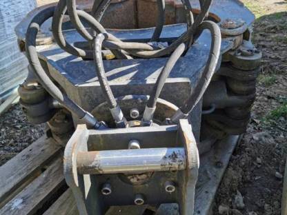 Bild 2:Universalgreifer UG08 inkl. Rotator 5-9 t SW020