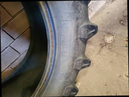 Bild 2:Traktoreifen Pirelli 520/70 R38