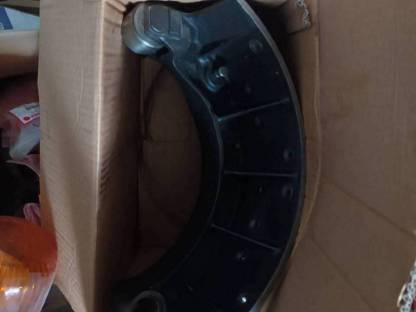 Bild 4:Neue LKW-Ersatzteile