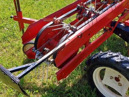 Bild 7:Handbandrechen Pöttinger Heuraupe 160