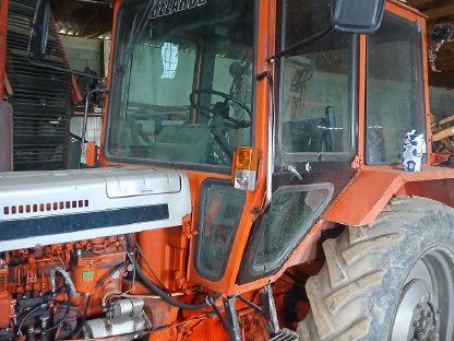 Bild 2:suche   Russen   Belarus  Traktor