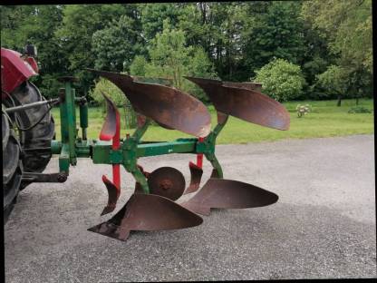 Bild 2:2-Schar-Regent-Wendepflug