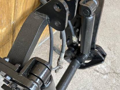 Bild 5:Hydrac Fronthydraulik und Frontzapfwelle