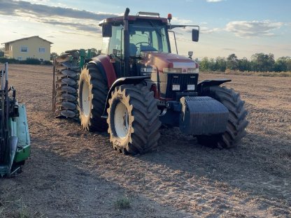 New Holland G210
