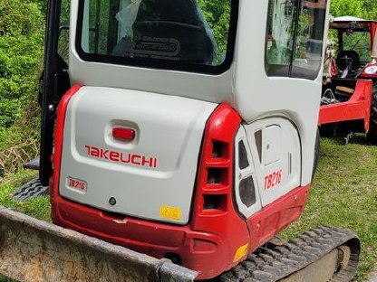 Bild 3:Takeuchi TB 216