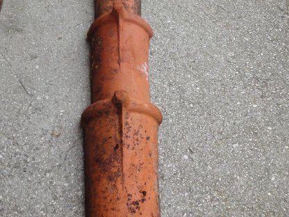 Bild 2:Firstziegel alt