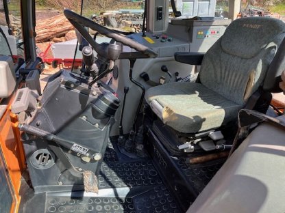 Bild 8:Fendt GTA 380 Turbo mit Frontlader