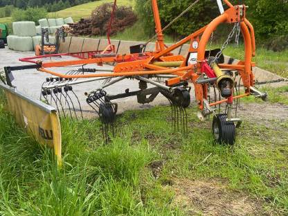 Bild 3:Fella Schwader TS 350 DS Heck- und Frontanbau