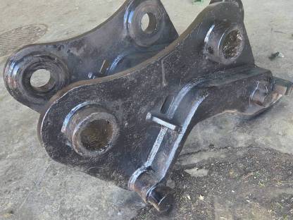 Bild 2:Schnellwechsler CW40 + Grabräumlöffel