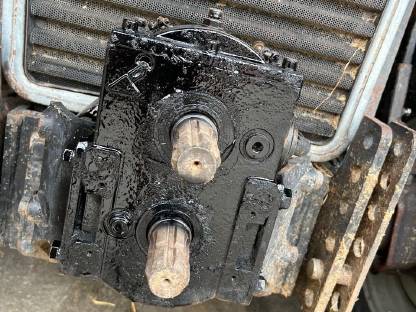 Bild 7:Hydrac Fronthydraulik und Frontzapfwelle