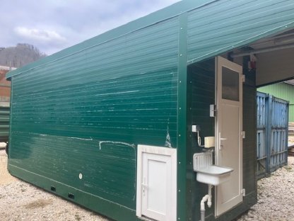 Unbenutzter Kühl- und Zerwirkcontainer