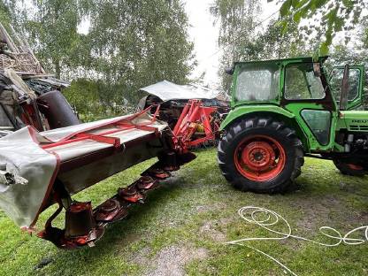Bild 7:Allrad Deutz 5206 Mähwerk Kreisler Schwader Ladewagen
