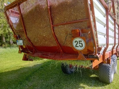 Bild 2:Ladewagen Pöttinger Top 4