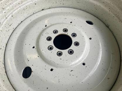 Bild 3:Michelin Multibib 440/65R28 540/65R38 mit Felge zu Steyr