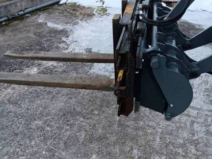 Bild 3:Palettengabel hydraulisch