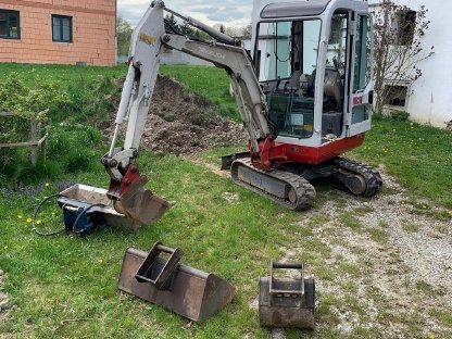 Takeuchi TB016