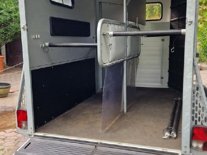 Bild 3:Pferdeanhänger Böckmann H806, 2.400kg, Portax + Fohlengitter