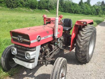 2 Traktoren MF 135