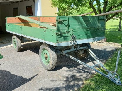 Garagengepflegter Gummiwagen in gutem Zustand mit Blechboden