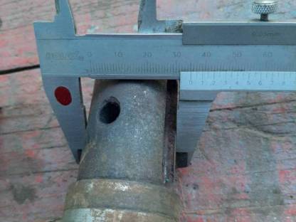 Bild 4:2 Kegelzahnrad-Wellen Mengle Miststreuer