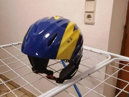 Bild 2:Kinderskihelm + Brille