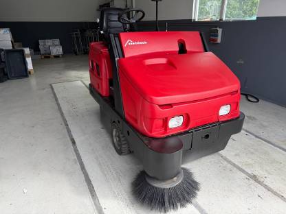 Aufsitzkehrmaschine