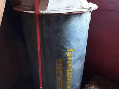 Bild 7:Heugebläse, Heubelüftung, Heubombe, Hackschnitzelbelüfter