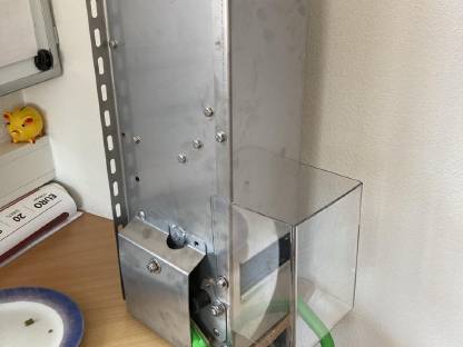 Bild 2:Langschwanzferkel-Beschäftigungsautomat