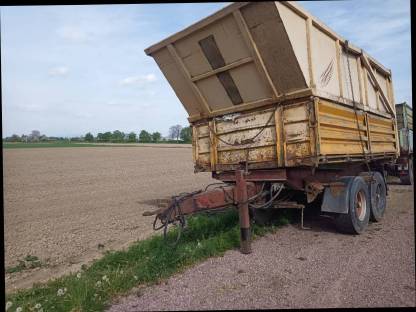 Bild 2:Kögel 16 t Tandem 3-Seiten-Kipper