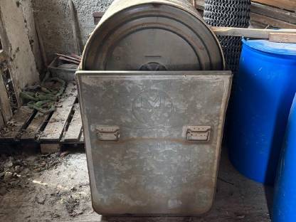 Bild 2:3 Stk. Dieseltanks