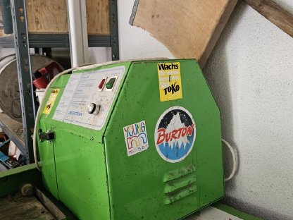 Bild 3:Serviceanlage für Ski und Snowboards