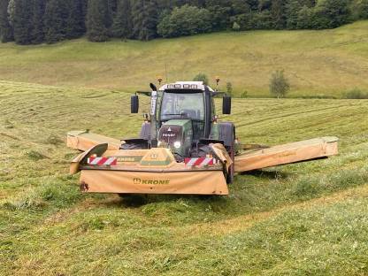 Bild 2:Grünlandarbeiten