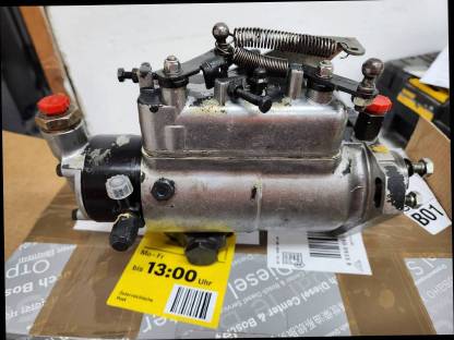 Bild 4:Einspritzpumpe und Düsen Perkins AD3.152